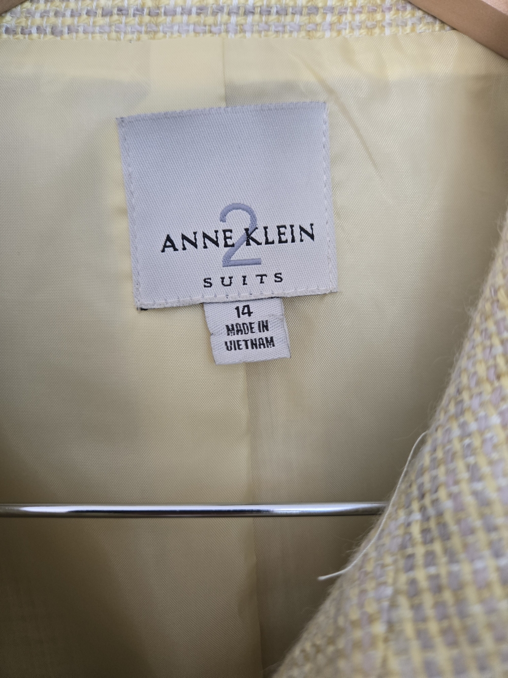 Anne Klein Cream Tweed Skirt Suit - Picture 2 of 12